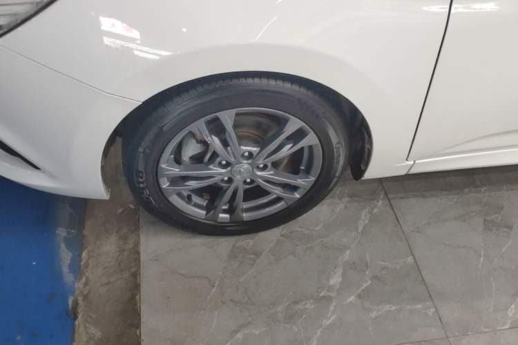 Used CHANGAN Eado DT 2019 1.6L Automatic Smart Enjoyment Model China VI Standard Exterior 4