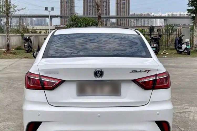Used CHANGAN Eado DT 2019 1.6L Automatic Smart Enjoyment Model China VI Standard Exterior 4