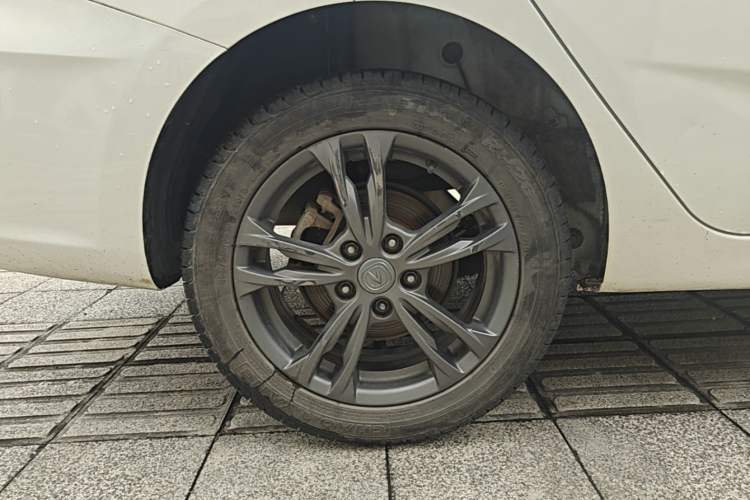 Used CHANGAN Eado DT 2019 1.6L Manual Comfort Model China VI Standard Exterior 5