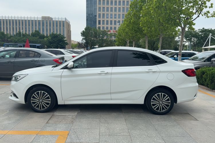 Used CHANGAN Eado DT 2019 1.6L Manual Enjoyment Model China VI Exterior 5