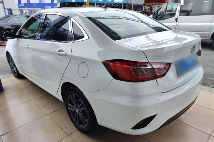 Used CHANGAN Eado DT 2019 1.6L Manual Comfort Model China VI Standard Exterior 5