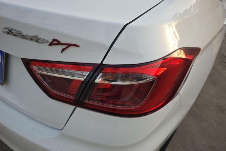 Used CHANGAN Eado DT 2019 1.6L Automatic Smart Enjoyment Model China VI Standard Exterior 6