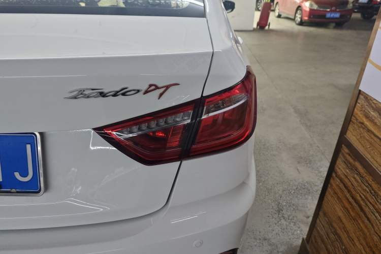Used CHANGAN Eado DT 2019 1.6L Automatic Smart Enjoyment Model China VI Standard Exterior 6