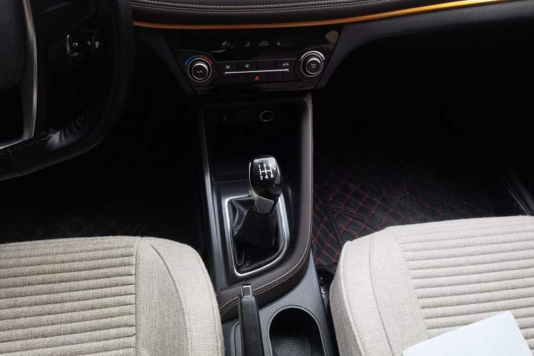 Used CHANGAN Eado DT 2019 1.6L Manual Enjoyment Model China VI Gear Lever