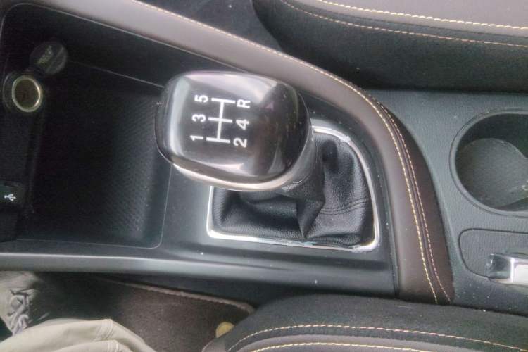 Used CHANGAN Eado DT 2019 1.6L Manual Comfort Model China VI Standard Gear Lever