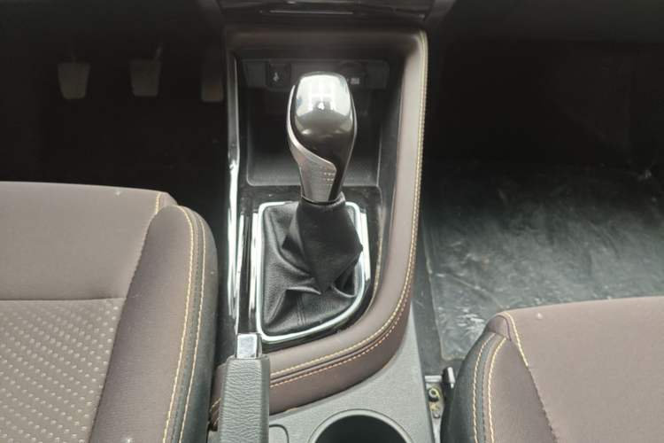 Used CHANGAN Eado DT 2019 1.6L Manual Comfort Model China VI Standard Gear Lever