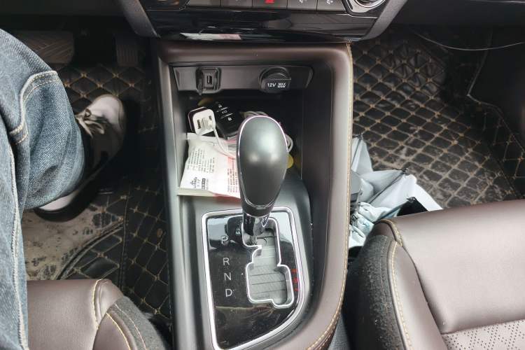 Used CHANGAN Eado DT 2019 1.6L Automatic Smart Enjoyment Model China VI Standard Gear Lever
