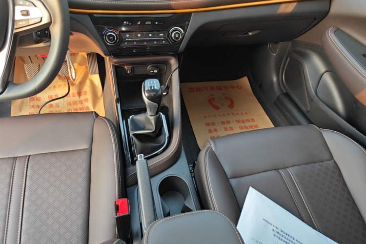 Used CHANGAN Eado DT 2019 1.6L Manual Enjoyment Model China VI Standard Gear Lever