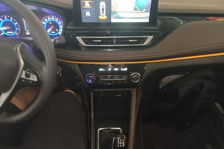 Used CHANGAN Eado DT 2019 1.6L Manual Comfort Model China VI Standard Gear Lever