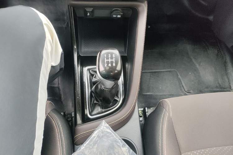 Used CHANGAN Eado DT 2019 1.6L Manual Comfort Model China VI Standard Gear Lever