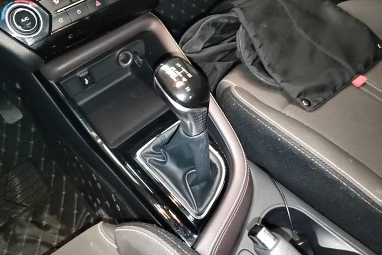 Used CHANGAN Eado DT 2019 1.6L Manual Comfort Model China VI Standard Gear Lever