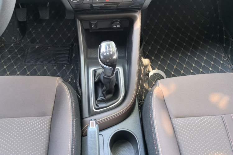 Used CHANGAN Eado DT 2019 1.6L Manual Comfort Model China VI Standard Gear Lever