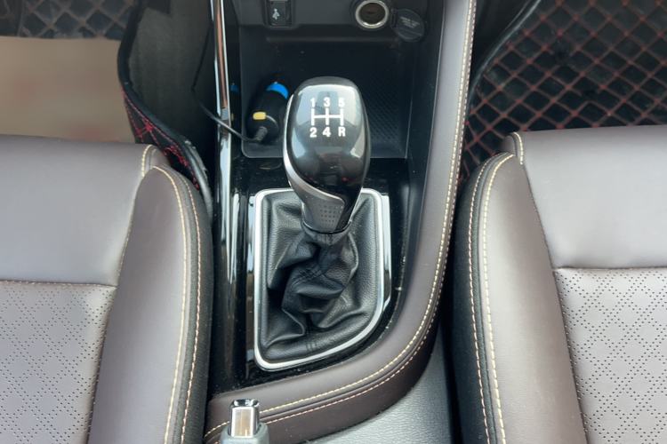 Used CHANGAN Eado DT 2019 1.6L Manual Enjoyment Model China VI Standard Gear Lever