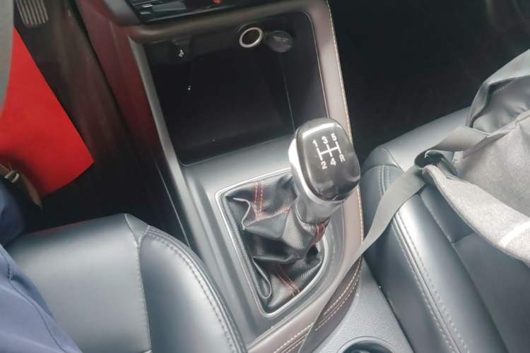 Used CHANGAN Eado DT 2019 1.6L Manual Comfort Model China VI Standard Gear Lever