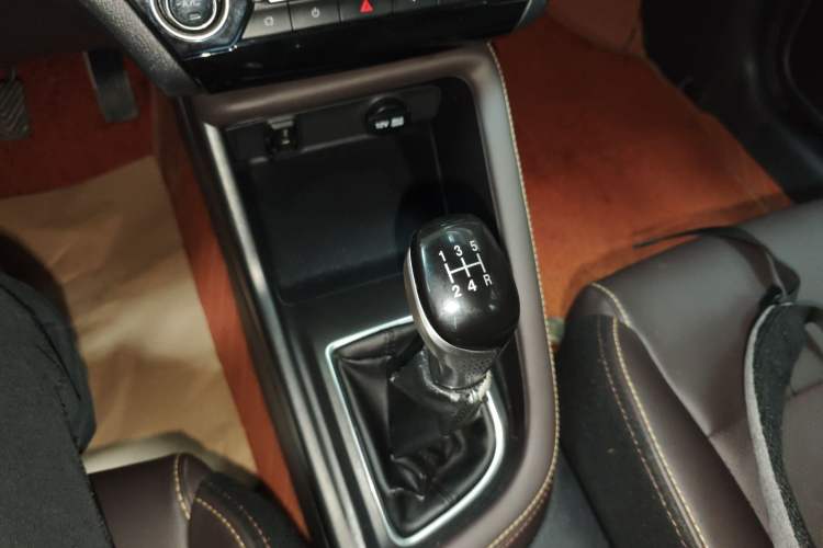 Used CHANGAN Eado DT 2019 1.6L Manual Enjoyment Model China VI Standard Gear Lever