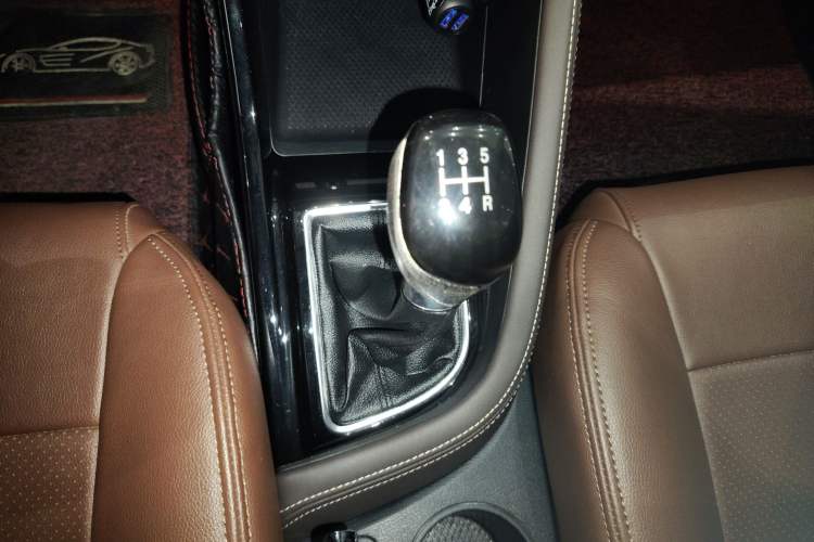 Used CHANGAN Eado DT 2019 1.6L Manual Comfort Model China VI Standard Gear Lever