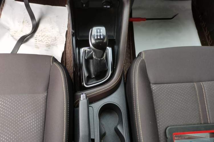 Used CHANGAN Eado DT 2019 1.6L Manual Comfort Model China VI Standard Gear Lever