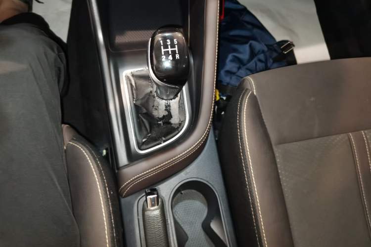 Used CHANGAN Eado DT 2019 1.6L Manual Comfort Model China VI Standard Gear Lever