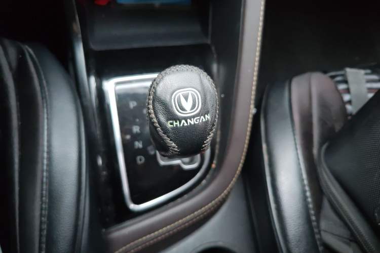 Used CHANGAN Eado DT 2019 1.6L Automatic Smart Enjoyment Model China VI Standard Gear Lever