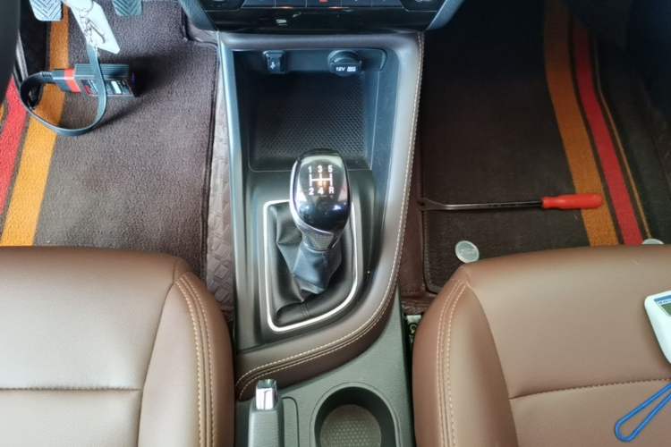 Used CHANGAN Eado DT 2019 1.6L Manual Comfort Model China VI Standard Gear Lever