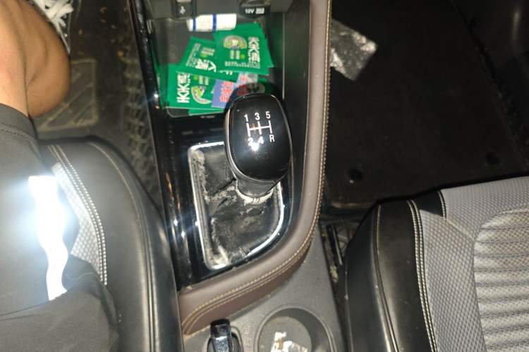 Used CHANGAN Eado DT 2019 1.6L Manual Comfort Model China VI Standard Gear Lever