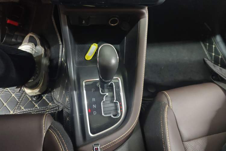 Used CHANGAN Eado DT 2019 1.6L Automatic Smart Enjoyment Model China VI Standard Gear Lever