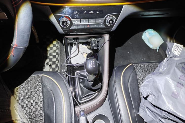 Used CHANGAN Eado DT 2019 1.6L Manual Enjoyment Model China VI Standard Gear Lever