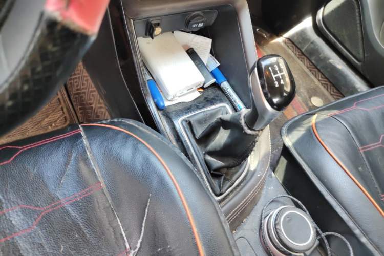 Used CHANGAN Eado DT 2019 1.6L Manual Comfort Model China VI Standard Gear Lever