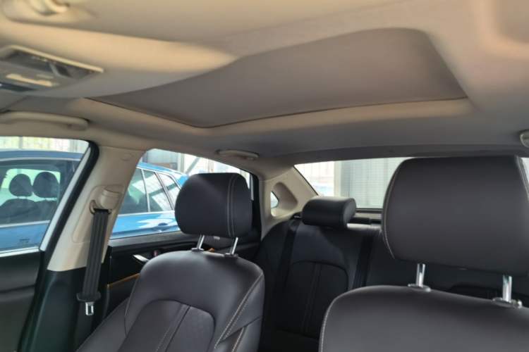 Used CHANGAN Eado DT 2019 1.6L Automatic Smart Enjoyment Model China VI Standard Headliner