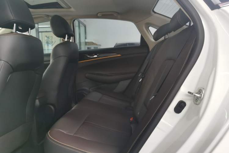 Used CHANGAN Eado DT 2019 1.6L Manual Enjoyment Model China VI Standard Interior 1