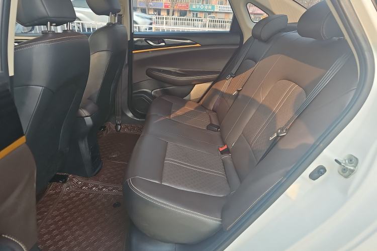 Used CHANGAN Eado DT 2019 1.6L Manual Enjoyment Model China VI Standard Interior 1