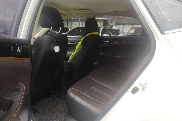 Used CHANGAN Eado DT 2019 1.6L Manual Enjoyment Model China VI Standard Interior 1