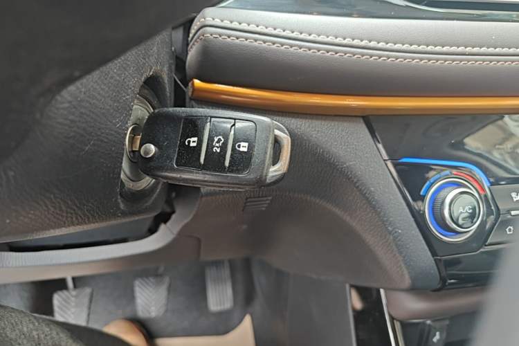 Used CHANGAN Eado DT 2019 1.6L Manual Comfort Model China VI Standard Interior 1