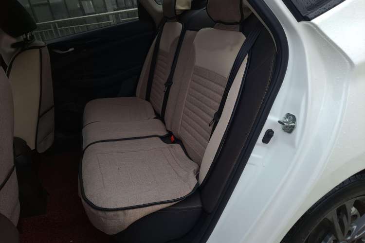 Used CHANGAN Eado DT 2019 1.6L Manual Comfort Model China VI Standard Interior 1