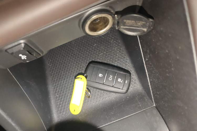 Used CHANGAN Eado DT 2019 1.6L Automatic Smart Enjoyment Model China VI Standard Interior 1