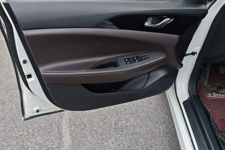 Used CHANGAN Eado DT 2019 1.6L Manual Comfort Model China VI Standard Interior 10