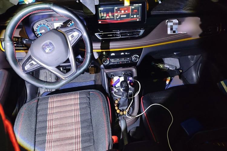 Used CHANGAN Eado DT 2019 1.6L Manual Comfort Model China VI Standard Interior 2