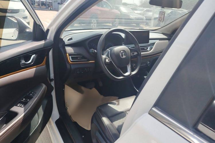 Used CHANGAN Eado DT 2019 1.6L Automatic Smart Enjoyment Model China VI Standard Interior 2