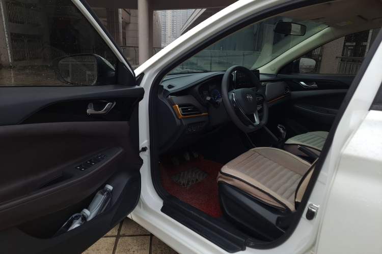 Used CHANGAN Eado DT 2019 1.6L Manual Comfort Model China VI Standard Interior 2