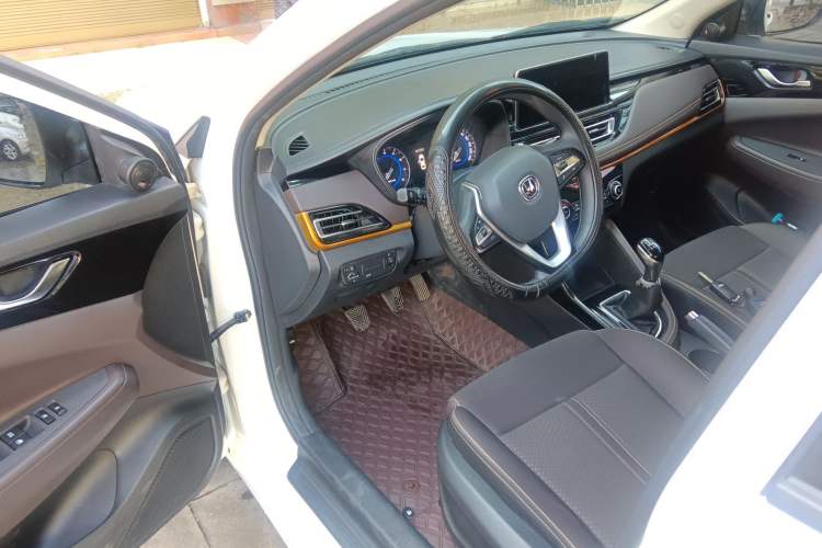 Used CHANGAN Eado DT 2019 1.6L Manual Comfort Model China VI Standard Interior 2