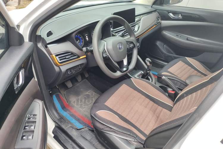 Used CHANGAN Eado DT 2019 1.6L Manual Comfort Model China VI Standard Interior 2