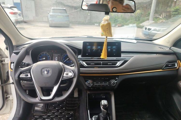 Used CHANGAN Eado DT 2019 1.6L Manual Enjoyment Model China VI Standard Interior 2
