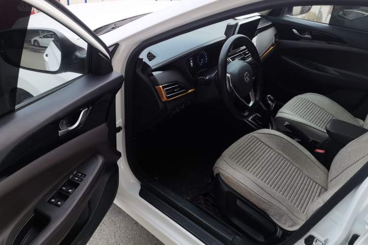 Used CHANGAN Eado DT 2019 1.6L Manual Enjoyment Model China VI Interior 3