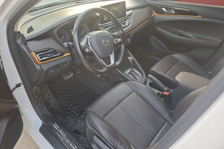 Used CHANGAN Eado DT 2019 1.6L Automatic Smart Enjoyment Model China VI Standard Interior 3