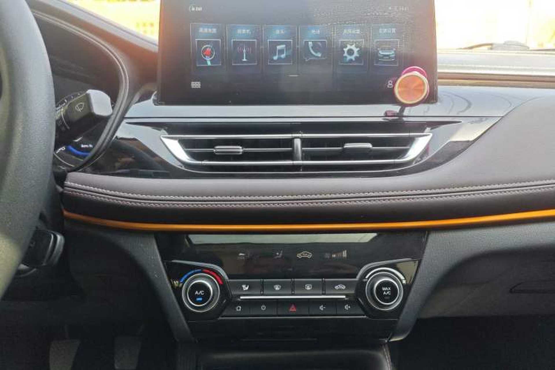 Used CHANGAN Eado DT 2019 1.6L Manual Comfort Model China VI Standard Interior 3