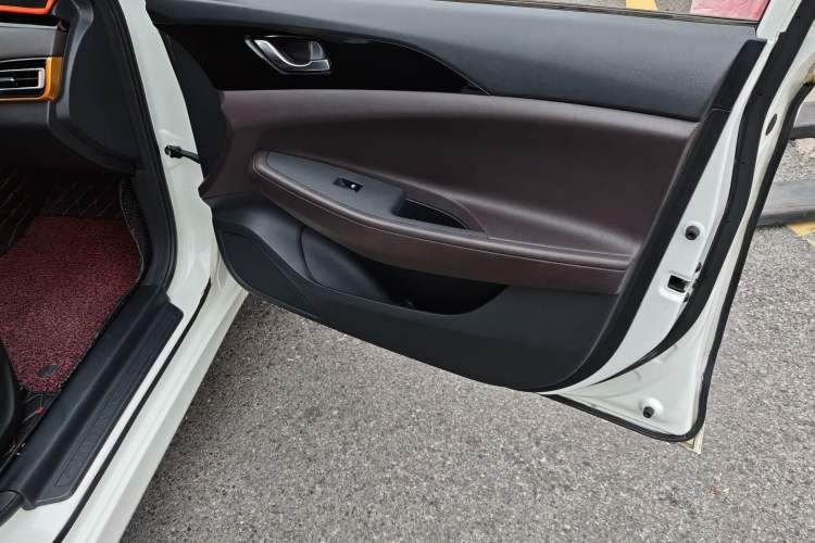Used CHANGAN Eado DT 2019 1.6L Manual Comfort Model China VI Standard Interior 4