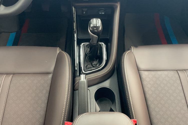 Used CHANGAN Eado DT 2019 1.6L Manual Enjoyment Model China VI Standard Interior 4