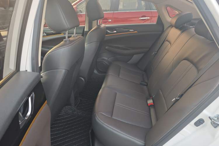 Used CHANGAN Eado DT 2019 1.6L Automatic Smart Enjoyment Model China VI Standard Interior 4