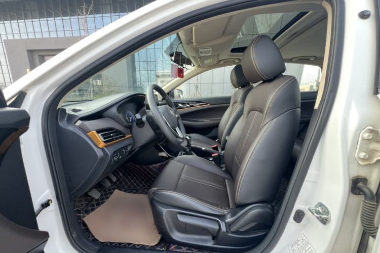 Used CHANGAN Eado DT 2019 1.6L Manual Enjoyment Model China VI Standard Interior 4