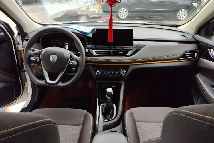 Used CHANGAN Eado DT 2019 1.6L Manual Comfort Model China VI Standard Interior 4